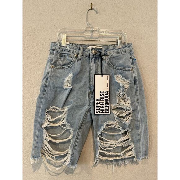 Almost Famous Lady‎ Bermuda Distressed Denim Shorts Size 0 - Picture 1 of 4